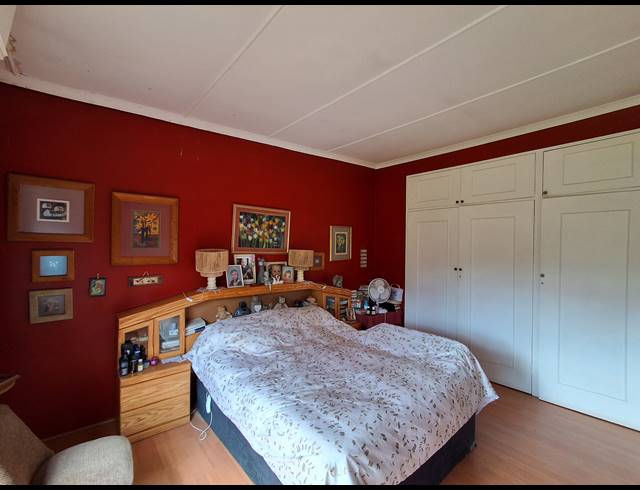 4 BEDROOM FREESTANDING FOR SALE IN STILFONTEIN EXT 3